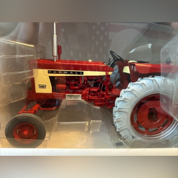 SpecCast Farmall 504 1:16 100th Ann Edition - Picture 2 of 12